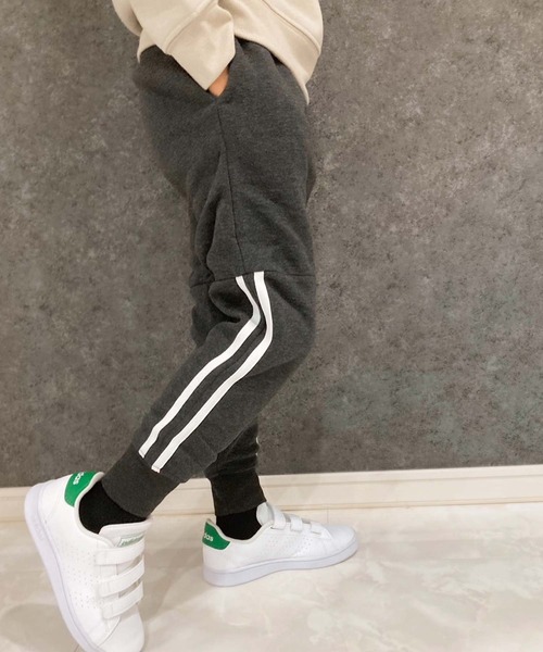 THE CASUAL（カジュアル）の「裏起毛　ラインテックパンツ（その他パンツ・キッズ・杢グレー/グレー系/ネイビー系/ブラック/グレー系1/ベージュ系/ネイビー/ベージュ/チャコール/ブラック系・130cm/140cm/150cm/160cm/110cm/120cm）」の6枚目の写真