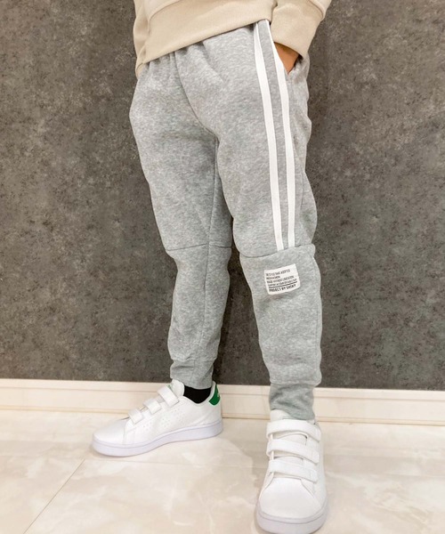 THE CASUAL（カジュアル）の「裏起毛　ラインテックパンツ（その他パンツ・キッズ・杢グレー/グレー系/ネイビー系/ブラック/グレー系1/ベージュ系/ネイビー/ベージュ/チャコール/ブラック系・130cm/140cm/150cm/160cm/110cm/120cm）」の3枚目の写真
