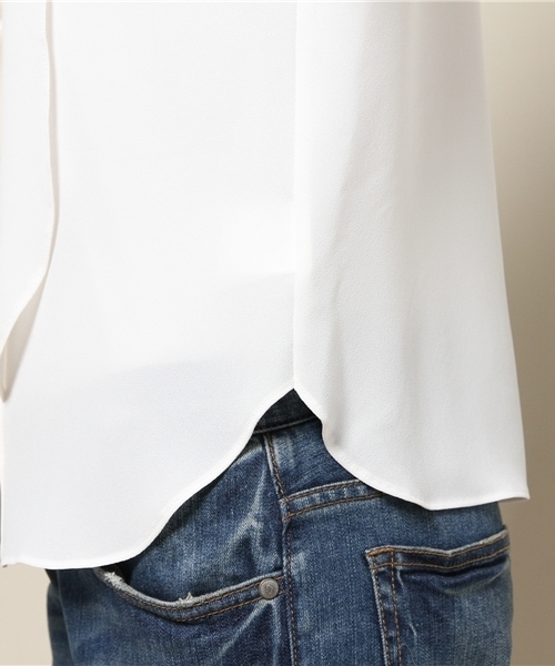ELFORBR（エルフォーブル）の「ジョーゼット半袖ノーカラーブラウス（シャツ/ブラウス・レディース・ホワイト/ネイビー・38）」の8枚目の写真