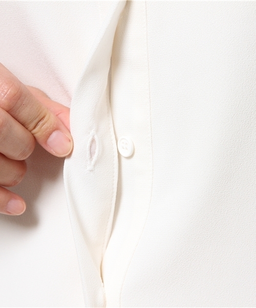 ELFORBR（エルフォーブル）の「ジョーゼット半袖ノーカラーブラウス（シャツ/ブラウス・レディース・ホワイト/ネイビー・38）」の9枚目の写真