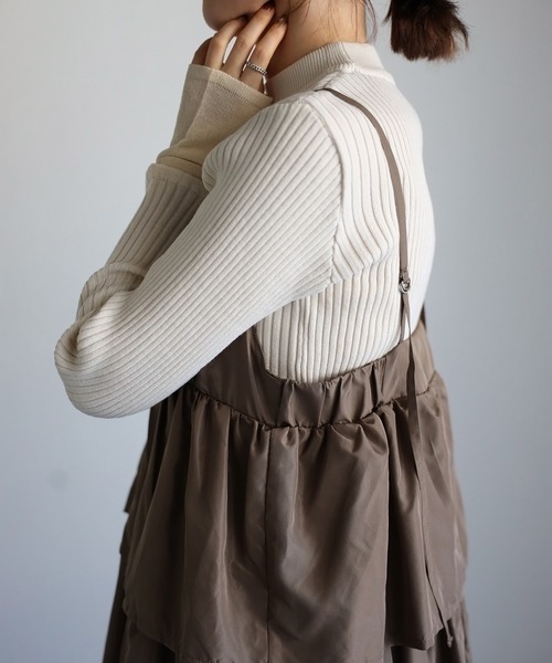 r.（アールドット）の「ソフトタフタ ティアード キャミワンピース（ジャンパースカート・レディース・グレイッシュベージュ/ブラック/キナリ・FREE）」の17枚目の写真