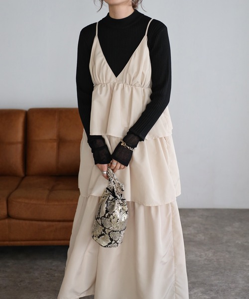 r.（アールドット）の「ソフトタフタ ティアード キャミワンピース（ジャンパースカート・レディース・グレイッシュベージュ/ブラック/キナリ・FREE）」の21枚目の写真