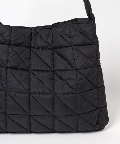 PAGEBOY(ページボーイ)の「パテッドBIGショルダー(ショルダーバッグ・レディース・ターコイズブルー/オフホワイト/ブラック・FREE)」の13枚目の写真