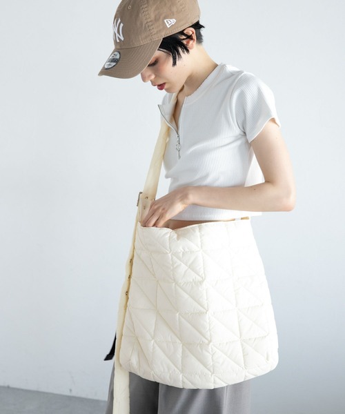 PAGEBOY(ページボーイ)の「パテッドBIGショルダー(ショルダーバッグ・レディース・ターコイズブルー/オフホワイト/ブラック・FREE)」の6枚目の写真