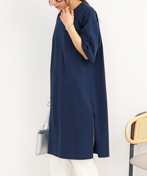 Cutie Blonde(キューティーブロンド)の「◆深めスリットで楽ちん! たっぷりバックロゴ チュニックTシャツ(チュニック・レディース・ホワイト系/チャコール/キャメル/ネイビー・00)」の4枚目の写真