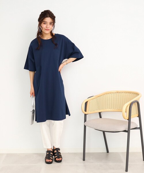 Cutie Blonde(キューティーブロンド)の「◆深めスリットで楽ちん! たっぷりバックロゴ チュニックTシャツ(チュニック・レディース・ホワイト系/チャコール/キャメル/ネイビー・00)」の20枚目の写真