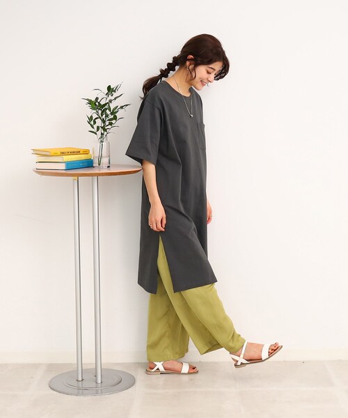 Cutie Blonde(キューティーブロンド)の「◆深めスリットで楽ちん! たっぷりバックロゴ チュニックTシャツ(チュニック・レディース・ホワイト系/チャコール/キャメル/ネイビー・00)」の5枚目の写真