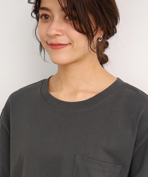 Cutie Blonde(キューティーブロンド)の「◆深めスリットで楽ちん! たっぷりバックロゴ チュニックTシャツ(チュニック・レディース・ホワイト系/チャコール/キャメル/ネイビー・00)」の6枚目の写真