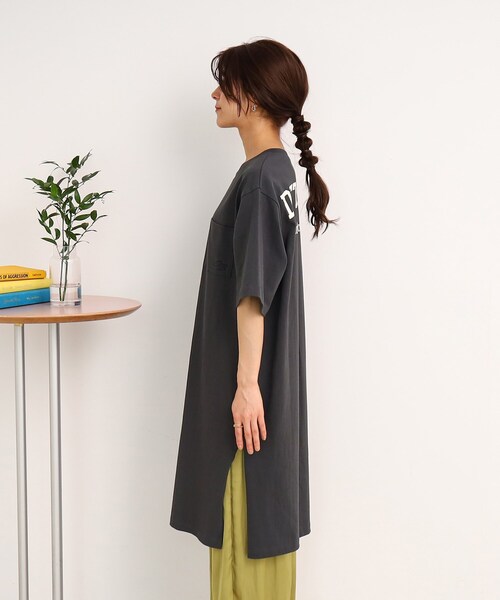 Cutie Blonde(キューティーブロンド)の「◆深めスリットで楽ちん! たっぷりバックロゴ チュニックTシャツ(チュニック・レディース・ホワイト系/チャコール/キャメル/ネイビー・00)」の12枚目の写真