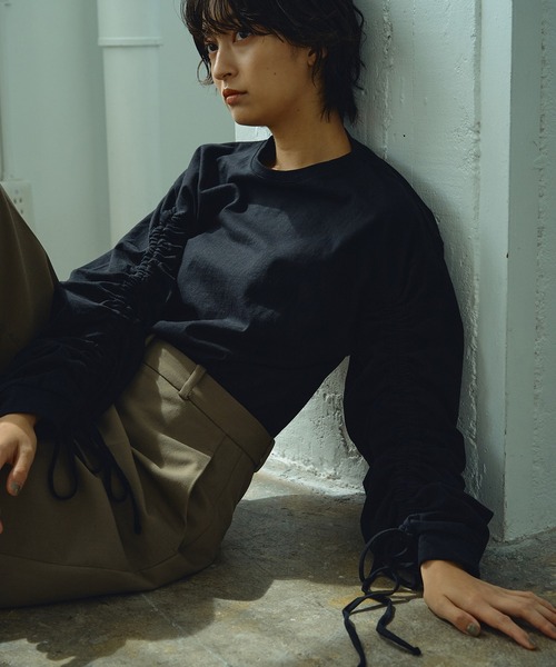 abor o-t-l(アボアオーティーエル)の「シャーリングロングスリーブT-シャツ(Tシャツ/カットソー・レディース・ブラック/ブラウン/オフホワイト・FREE)」の3枚目の写真