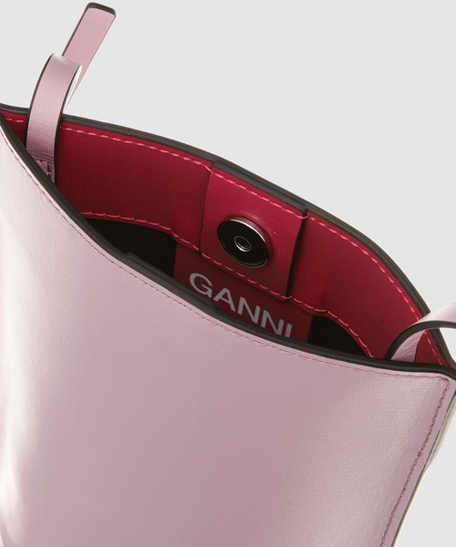 GANNI(ガニー)の「Banner Small Crossbody(ボディバッグ/ウエストポーチ・レディース・ピンク系その他・ONE SIZE)」の5枚目の写真