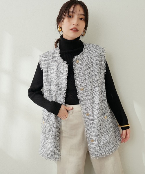 natural couture（ナチュラルクチュール）の「フリンジデザイン金釦ツイードベスト（ベスト・レディース・ブラック/ホワイト系その他/ブラック系その他・FREE）」の4枚目の写真