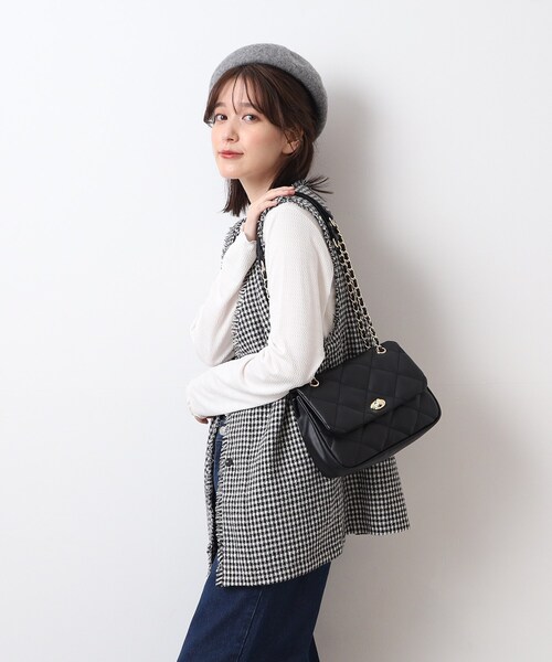 SHOO・LA・RUE（シューラルー）の「◆キルティングチェーンショルダーバッグ（ショルダーバッグ・レディース・ベージュ/ブラック・00）」の10枚目の写真