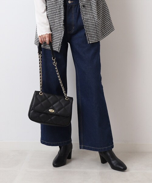 SHOO・LA・RUE（シューラルー）の「◆キルティングチェーンショルダーバッグ（ショルダーバッグ・レディース・ベージュ/ブラック・00）」の11枚目の写真