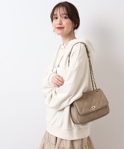 SHOO・LA・RUE（シューラルー）の「◆キルティングチェーンショルダーバッグ（ショルダーバッグ・レディース・ベージュ/ブラック・00）」の13枚目の写真
