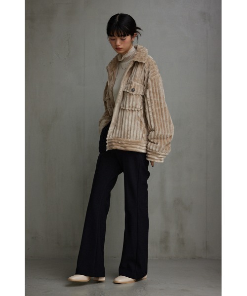 AZUL by moussy（アズールバイマウジー）の「B-HEATフェイクファーCPOブルゾン（ブルゾン・レディース・ライトベージュ/ブラック・SMALL/MEDIUM）」の17枚目の写真