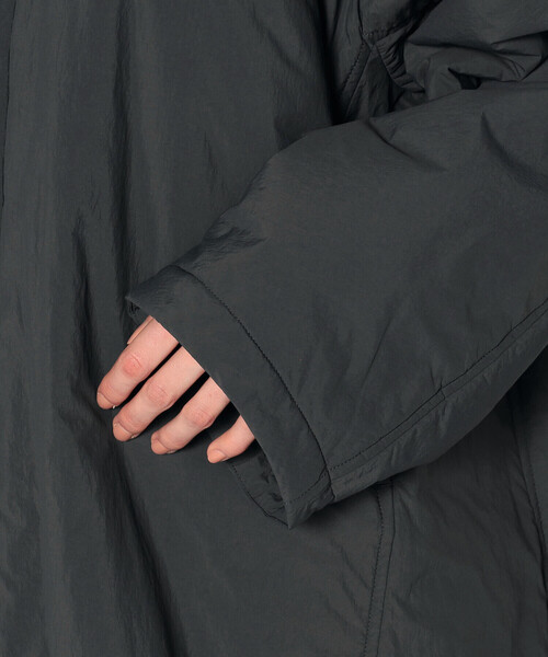 DANTON（ダントン）の「WOMEN'S NYLON TAFFETA INSULATION COAT（ステンカラーコート・レディース・チャコール/ベージュ・S/XS/M）」の12枚目の写真