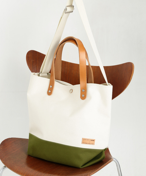 B:MING by BEAMS(ビーミングバイビームス)の「<VERY11月号掲載>buddy×B:MING / 別注Collar レザートート 15FW(トートバッグ・レディース・ブラック/オリーブ・ONE SIZE)」の15枚目の写真