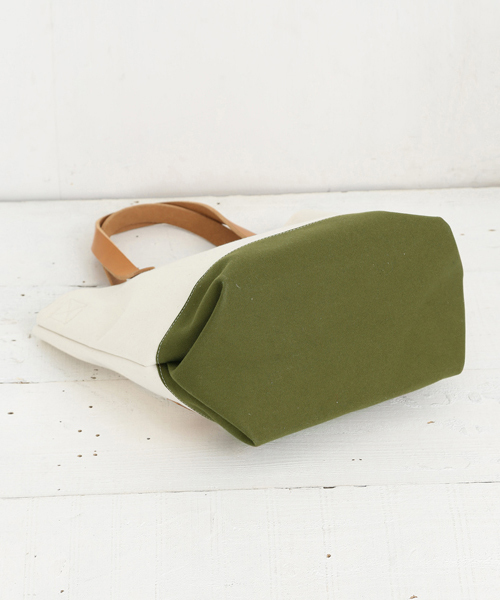 B:MING by BEAMS(ビーミングバイビームス)の「<VERY11月号掲載>buddy×B:MING / 別注Collar レザートート 15FW(トートバッグ・レディース・ブラック/オリーブ・ONE SIZE)」の18枚目の写真