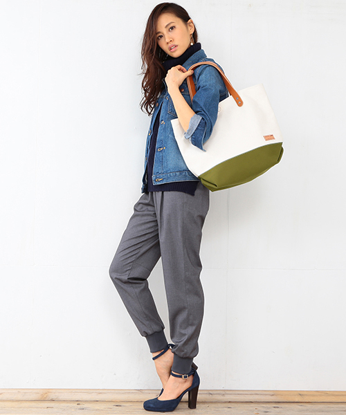 B:MING by BEAMS(ビーミングバイビームス)の「<VERY11月号掲載>buddy×B:MING / 別注Collar レザートート 15FW(トートバッグ・レディース・ブラック/オリーブ・ONE SIZE)」の12枚目の写真