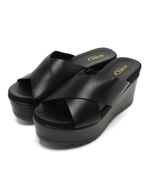 Chico（チコ）の「クロス厚底サンダル（サンダル・レディース・ホワイト/ブラック/シルバー・SMALL/MEDIUM/LARGE）」の2枚目の写真