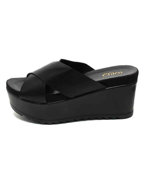 Chico（チコ）の「クロス厚底サンダル（サンダル・レディース・ホワイト/ブラック/シルバー・SMALL/MEDIUM/LARGE）」の4枚目の写真