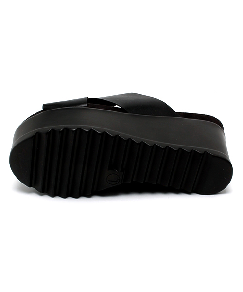 Chico（チコ）の「クロス厚底サンダル（サンダル・レディース・ホワイト/ブラック/シルバー・SMALL/MEDIUM/LARGE）」の5枚目の写真