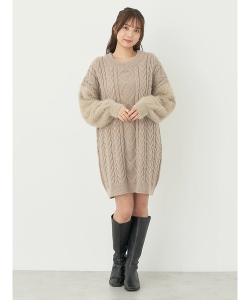 earth music&ecology(アースミュージックアンドエコロジー)の「袖ファーケーブルミニワンピース(ワンピース・レディース・グレイッシュベージュ/アイボリー/ブラック・FREE)」の4枚目の写真