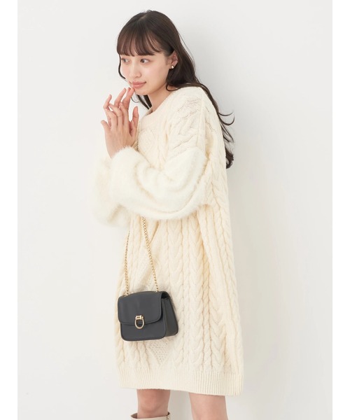 earth music&ecology(アースミュージックアンドエコロジー)の「袖ファーケーブルミニワンピース(ワンピース・レディース・グレイッシュベージュ/アイボリー/ブラック・FREE)」の11枚目の写真
