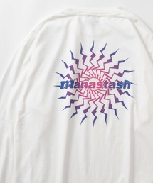 MANASTASH（マナスタッシュ）の「【MANASTASH/マナスタッシュ】ワンポイントロゴ＆バックプリントデザイン PUMICE MTN BURST ロングスリーブTシャツ/ロンT（Tシャツ/カットソー・レディース）」