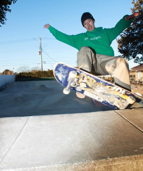 INHABITANT（インハビタント）の「inhabitant（インハビタント）ロゴフーディ VILLAGERS LOGO HOODIE（パーカー・メンズ・ホワイト/グリーン/ブラック・M/L）」の8枚目の写真