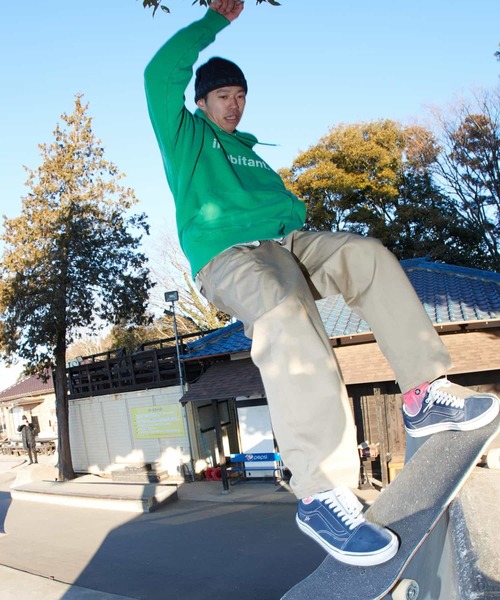 INHABITANT（インハビタント）の「inhabitant（インハビタント）ロゴフーディ VILLAGERS LOGO HOODIE（パーカー・メンズ・ホワイト/グリーン/ブラック・M/L）」の7枚目の写真