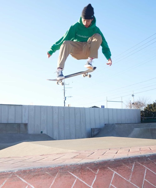 INHABITANT（インハビタント）の「inhabitant（インハビタント）ロゴフーディ VILLAGERS LOGO HOODIE（パーカー・メンズ・ホワイト/グリーン/ブラック・M/L）」の5枚目の写真