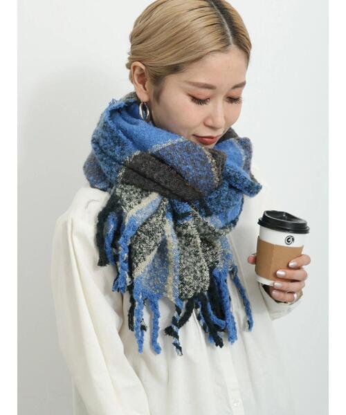 Samansa Mos2 blue(サマンサモスモスブルー)の「ブークレチェックマフラー(ストール/ショール・レディース・キナリ/モカ/ブルー・F)」の3枚目の写真
