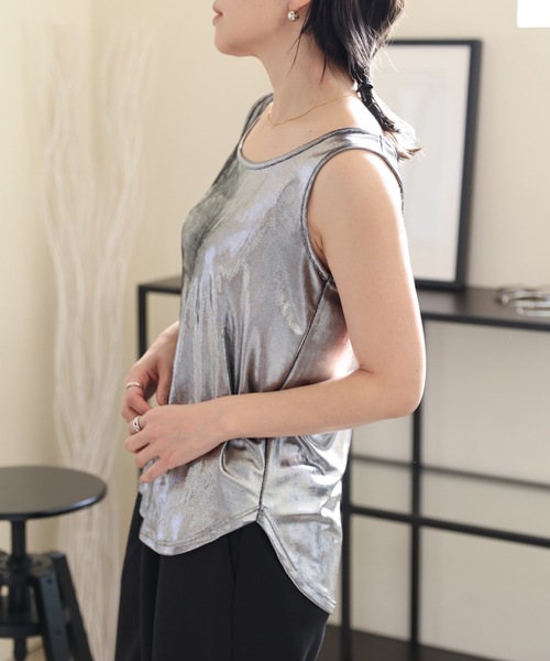 ULEULA（ウルア）の「メタリックタンクトップ/シャイニーラメタンク（タンクトップ・レディース・シルバー/ブラック・FREE）」の7枚目の写真