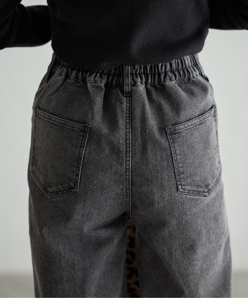 each（イーチ）の「バックゴムウエストカーブデニムパンツ（デニムパンツ・レディース・ブラック/ブルー/ホワイト・FREE）」の10枚目の写真