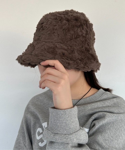 apres jour mignon（アプレジュールミニョン）の「【apresjour mignon×ARIAZ】ボリュームファーバケットハット（ハット・レディース・アイボリー/ブラウン系その他/ブラック・ONESIZE）」の3枚目の写真