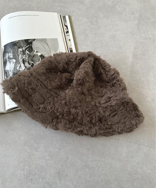 apres jour mignon（アプレジュールミニョン）の「【apresjour mignon×ARIAZ】ボリュームファーバケットハット（ハット・レディース・アイボリー/ブラウン系その他/ブラック・ONESIZE）」の6枚目の写真