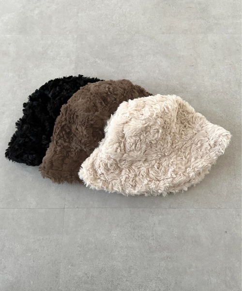 apres jour mignon（アプレジュールミニョン）の「【apresjour mignon×ARIAZ】ボリュームファーバケットハット（ハット・レディース・アイボリー/ブラウン系その他/ブラック・ONESIZE）」の7枚目の写真