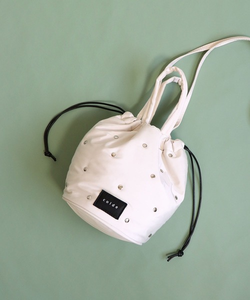 COLDE （コルデ）の「スタッズ付き2way巾着ショルダーバッグ（ショルダーバッグ・レディース・ブラック/イエロー/アイボリー/サックスブルー・FREE）」の17枚目の写真