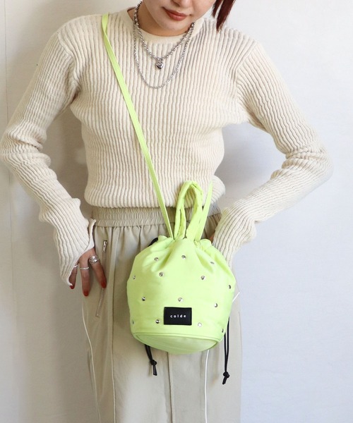 COLDE （コルデ）の「スタッズ付き2way巾着ショルダーバッグ（ショルダーバッグ・レディース・ブラック/イエロー/アイボリー/サックスブルー・FREE）」の20枚目の写真