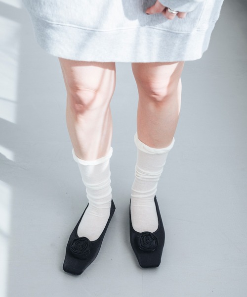 EVOL（イーボル）の「【EVOL】スクエアローズフラットパンプス IW5376（パンプス・レディース・ブラック/シルバー/ゴールド・22.0cm/22.5cm/23.0cm/23.5cm/24.0cm/24.5cm/25.0cm）」の2枚目の写真