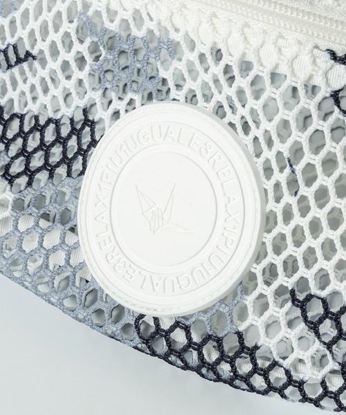 1PIU1UGUALE3  RELAX （ウノピゥウノウグァーレトレ リラックス）の「1PIU1UGUALE3 RELAX(ウノピゥウノウグァーレトレ リラックス)メッシュボディバッグ（ボディバッグ/ウエストポーチ・メンズ・ホワイト系その他/ブラック・ONESIZE）」の4枚目の写真