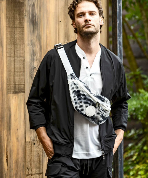 1PIU1UGUALE3  RELAX （ウノピゥウノウグァーレトレ リラックス）の「1PIU1UGUALE3 RELAX(ウノピゥウノウグァーレトレ リラックス)メッシュボディバッグ（ボディバッグ/ウエストポーチ・メンズ・ホワイト系その他/ブラック・ONESIZE）」の13枚目の写真