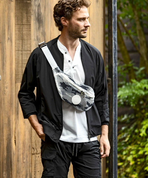 1PIU1UGUALE3  RELAX （ウノピゥウノウグァーレトレ リラックス）の「1PIU1UGUALE3 RELAX(ウノピゥウノウグァーレトレ リラックス)メッシュボディバッグ（ボディバッグ/ウエストポーチ・メンズ・ホワイト系その他/ブラック・ONESIZE）」の15枚目の写真