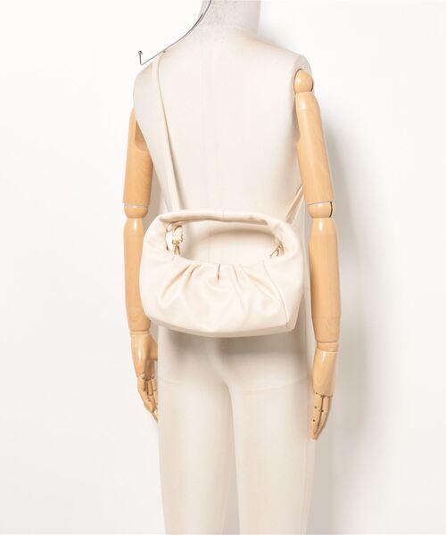 andrea cardone（アンドレアカルドネ）の「【ANDREA CARDONE】ギャザーレザーホーボーバッグ(Q46437)（ハンドバッグ・レディース・シルバー/アイボリー・ALL）」の6枚目の写真