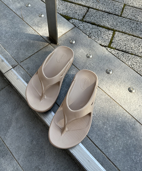 U by SPICK&SPAN(ユーバイスピックアンドスパン)の「【OOFOS(ウーフォス)】 O Original(サンダル・レディース・ブラック/タン・23cm/25cm/24cm)」の9枚目の写真