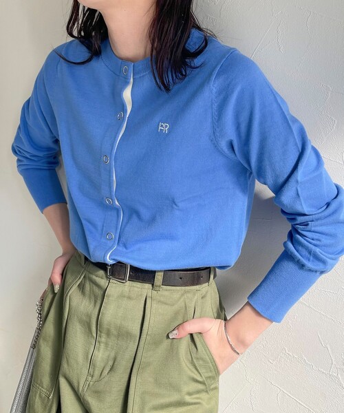 fredy emue（フレディエミュ）の「COTTON100 BASIC カーディガン（カーディガン/ボレロ・レディース・チャコールグレー/オフホワイト/ブルー・38）」の3枚目の写真