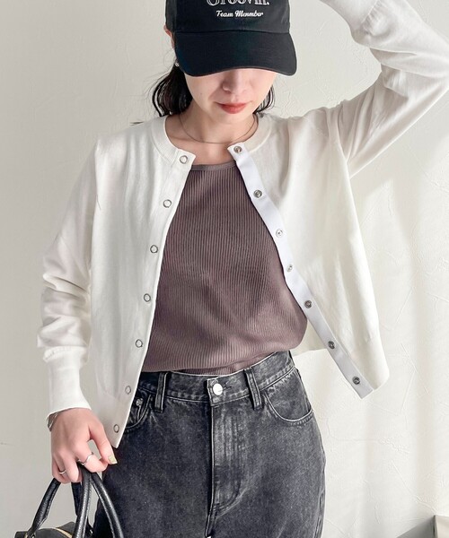 fredy emue（フレディエミュ）の「COTTON100 BASIC カーディガン（カーディガン/ボレロ・レディース・チャコールグレー/オフホワイト/ブルー・38）」の8枚目の写真