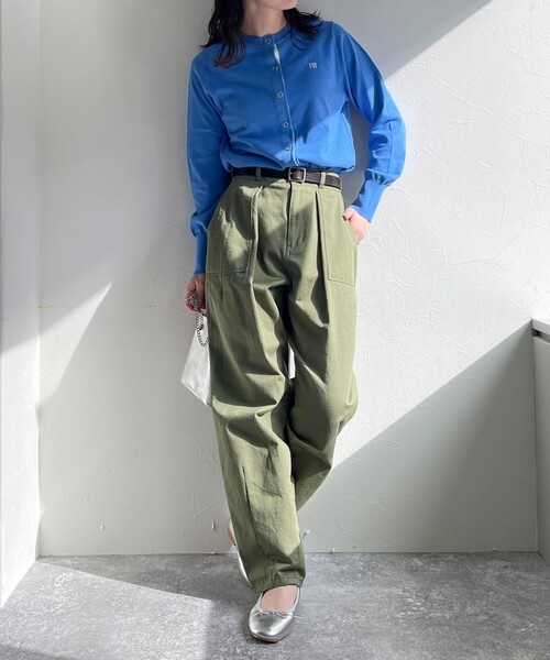 fredy emue（フレディエミュ）の「COTTON100 BASIC カーディガン（カーディガン/ボレロ・レディース・チャコールグレー/オフホワイト/ブルー・38）」の13枚目の写真
